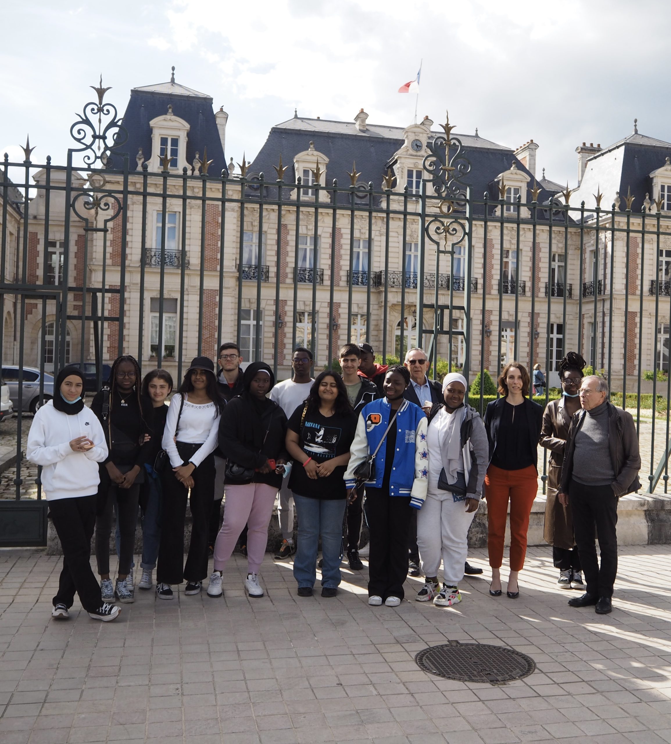 Lire la suite à propos de l’article « 5 au 7 mai 2022 : visite pédagogique à Poitiers des 13 jeunes de Clichy-sous-Bois.