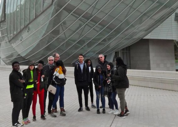 Lire la suite à propos de l’article La cohorte du Lycée Nobel de Clichy-sous-Bois à la Fondation Vuitton